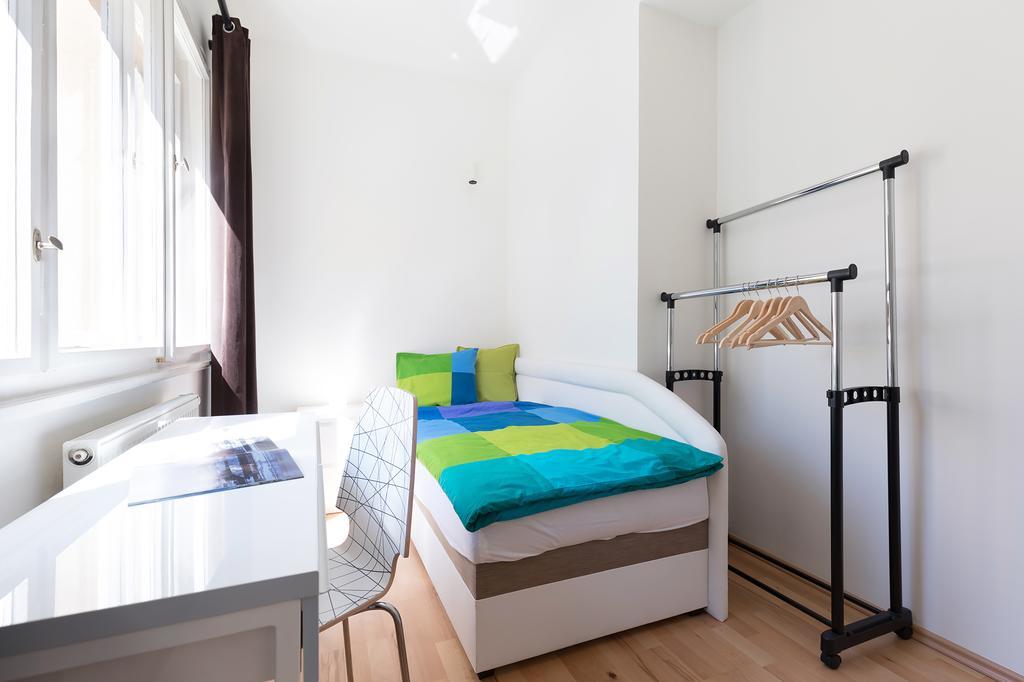 Hanan's Benedikt Apartamento *